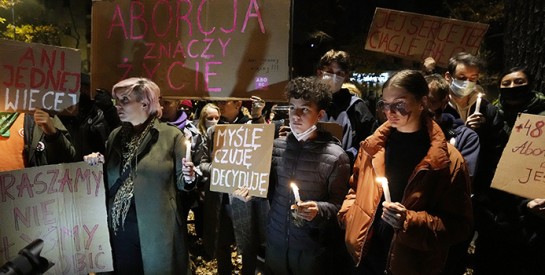 Colère.L’indignation des Polonais après la mort d’une femme privée d’avortement